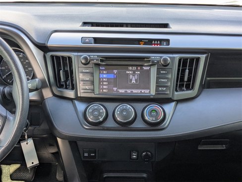 Used 2018 Toyota RAV4 LE image 17