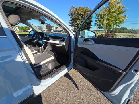 New 2025 Volkswagen Taos SE image 10