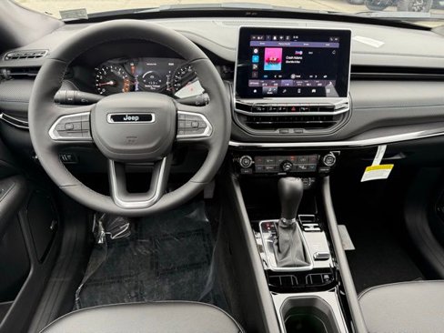 New 2025 Jeep Compass Limited image 4