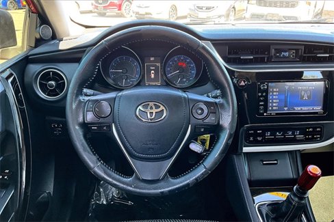 Used 2017 Toyota Corolla iM image 5