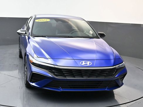 Certified 2025 Hyundai Elantra Sport image 9