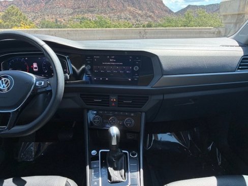 Used 2020 Volkswagen Jetta SEL Premium image 14