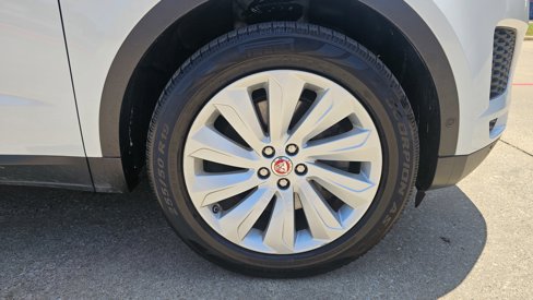 Used 2018 Jaguar E-PACE SE image 16
