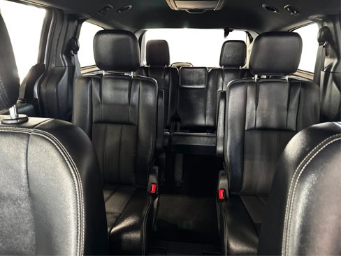 Used 2014 Chrysler Town & Country S image 18