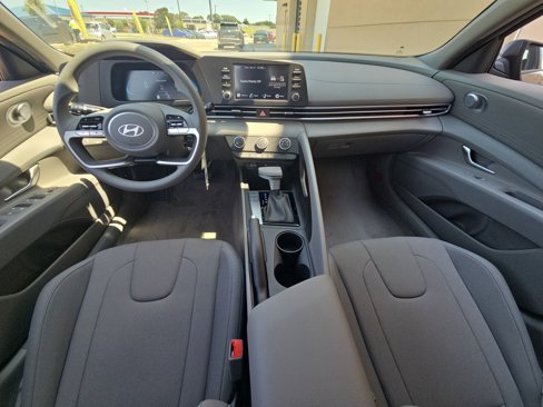 New 2025 Hyundai Elantra SE image 12