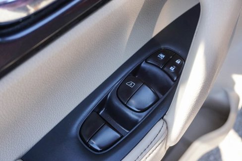Used 2019 Nissan Rogue SV w/ Premium Package image 13