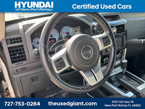 Used 2012 Jeep Liberty Arctic image 11