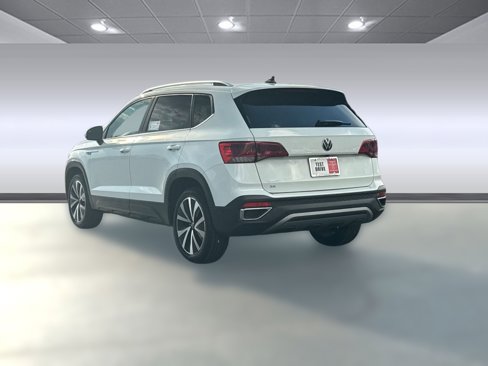 Used 2024 Volkswagen Taos SE image 3