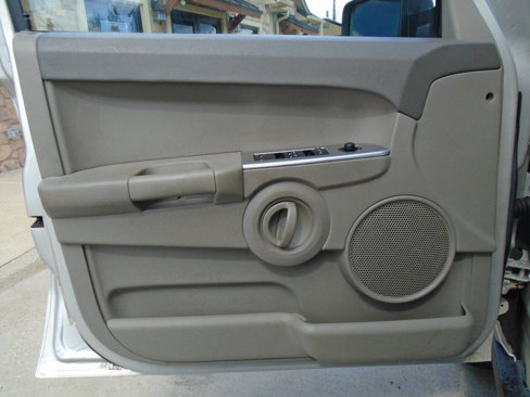Used 2007 Jeep Commander Sport image 30