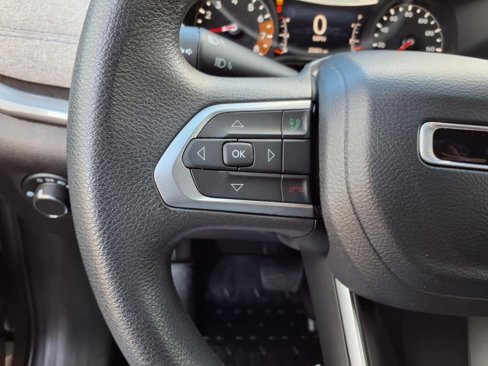 Used 2023 Jeep Compass Sport image 15