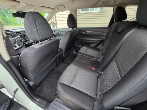 Used 2020 Nissan Rogue SV image 16