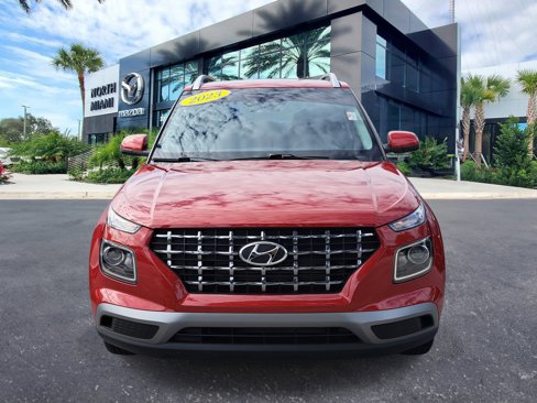 Used 2023 Hyundai Venue SEL w/ Cargo Package image 2