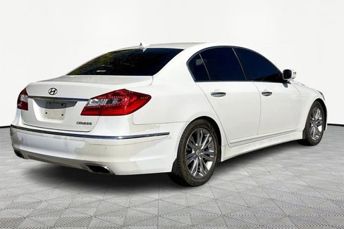 Used 2013 Hyundai Genesis 3.8 w/ Technology Pkg image 11