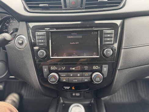 Used 2020 Nissan Rogue SV image 9
