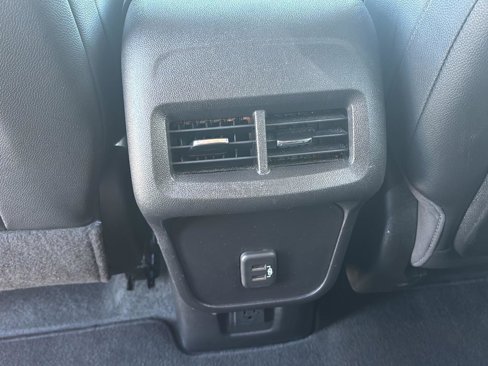Used 2024 GMC Terrain SLT image 19