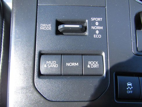 Used 2021 Toyota Highlander XLE image 29