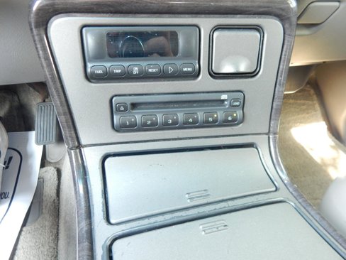 Used 2002 GMC Yukon Denali image 23