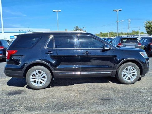 Used 2018 Ford Explorer XLT w/ Equipment Group 202A image 8