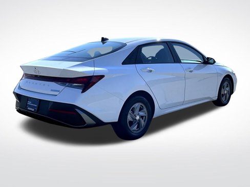 Certified 2025 Hyundai Elantra SE image 4