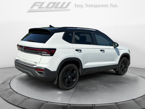 Used 2025 Volkswagen Taos SE image 7