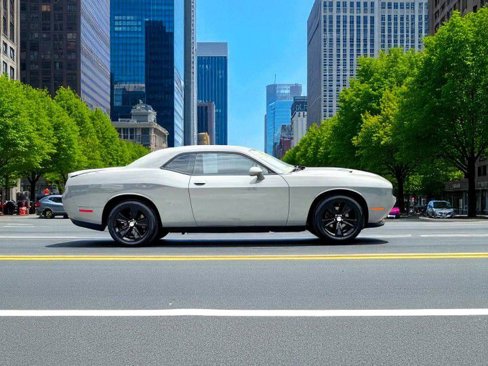 Used 2019 Dodge Challenger SXT image 2
