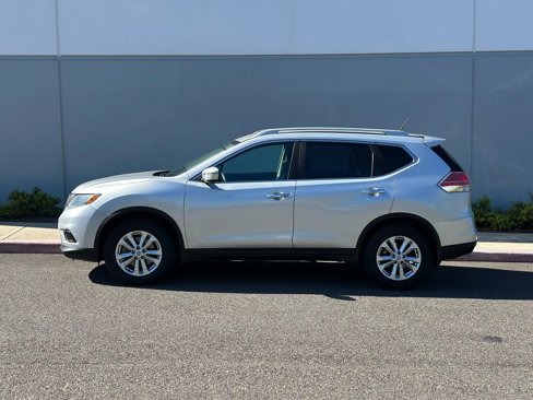 Used 2016 Nissan Rogue SV w/ SV Family Package image 2