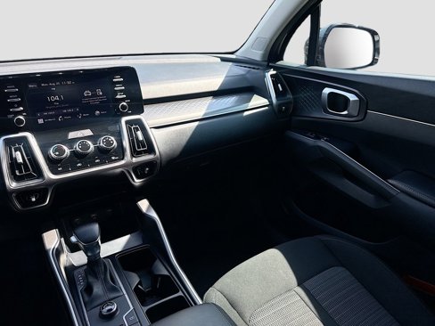 Used 2022 Kia Sorento LX image 21