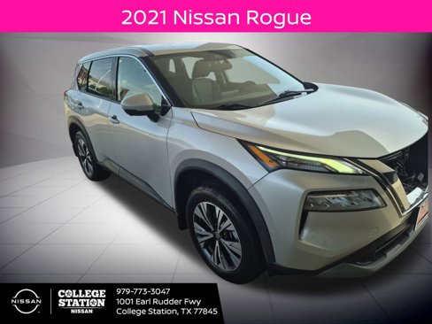 Used 2021 Nissan Rogue SV image 2