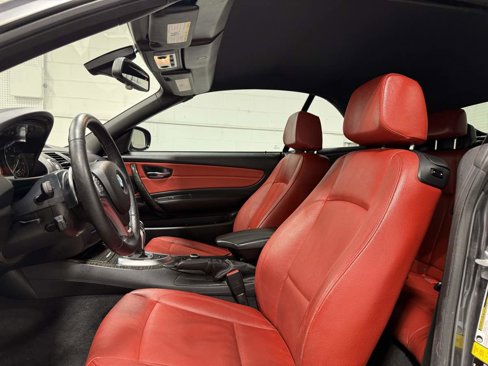 Used 2013 BMW 135i Convertible image 21