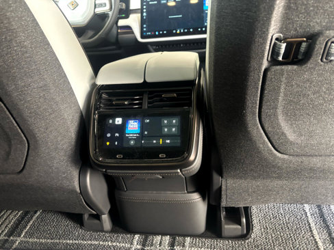 Used 2025 Rivian R1S Premium image 29