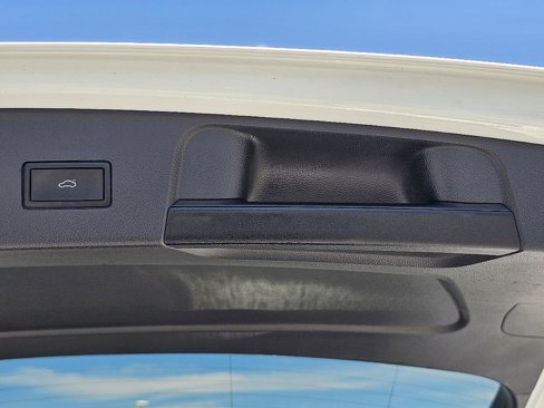 Used 2021 Volkswagen Atlas SEL Premium image 16