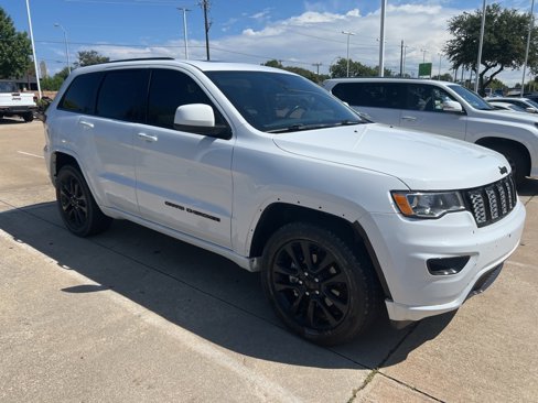 Used 2020 Jeep Grand Cherokee Altitude image 3