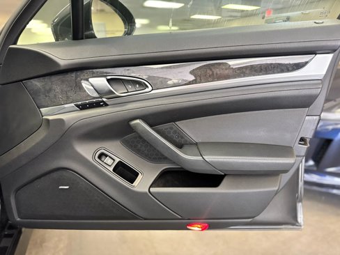 Used 2013 Porsche Panamera S image 17