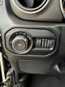 Used 2022 Jeep Wrangler Unlimited Sport image 23