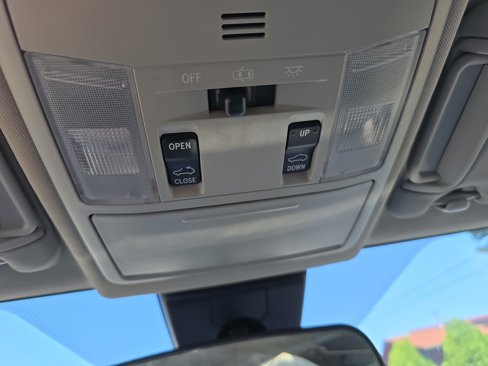 Used 2018 Toyota RAV4 LE image 30