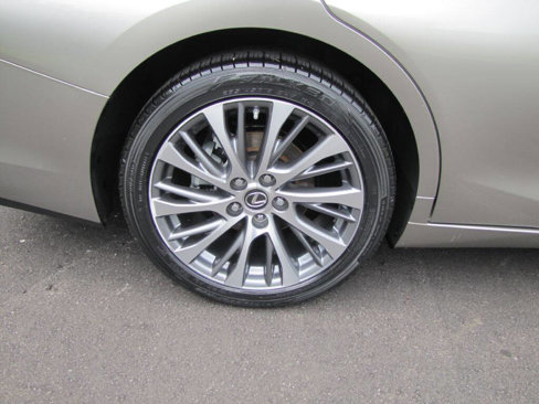 Used 2019 Lexus ES 350 w/ Premium Package image 31