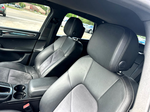 Used 2015 Porsche Macan S w/ Infotainment Package image 11