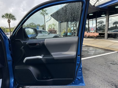 Used 2016 Toyota Tacoma TRD Sport image 37