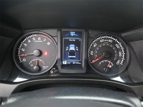 Used 2018 Toyota Tacoma SR image 7