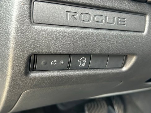 Used 2023 Nissan Rogue S image 37