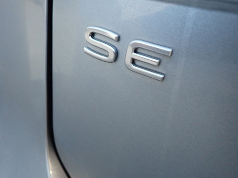 Used 2022 Volkswagen Tiguan SE R-Line image 3