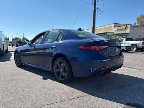 Used 2018 Alfa Romeo Giulia AWD image 3