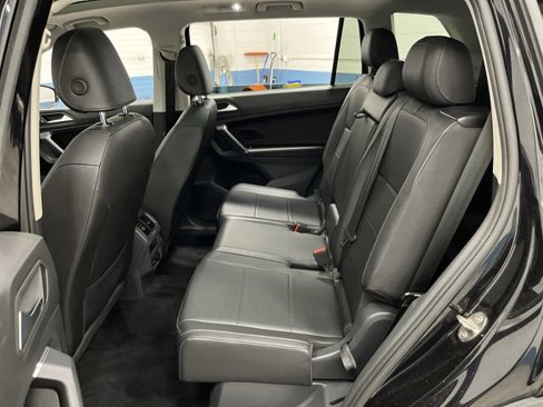 Used 2020 Volkswagen Tiguan SE w/ Panoramic Sunroof Package image 28