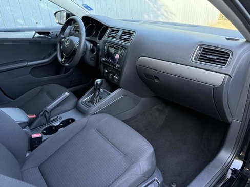 Used 2016 Volkswagen Jetta SE image 11