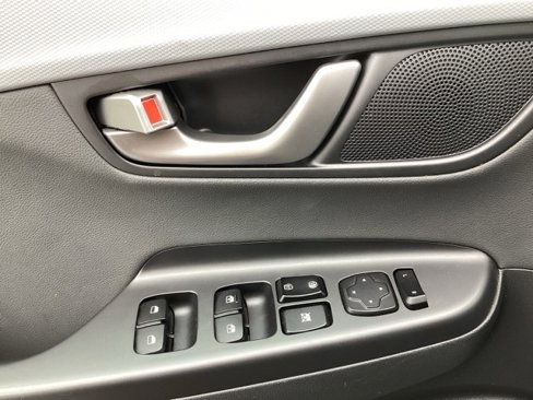 Used 2018 Hyundai Kona Limited image 11
