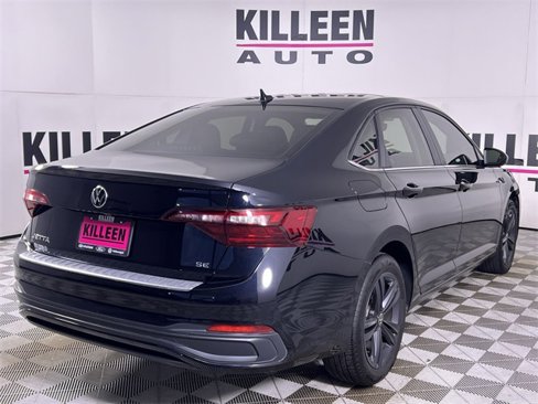 Used 2024 Volkswagen Jetta SE w/ Panoramic Sunroof Package image 7