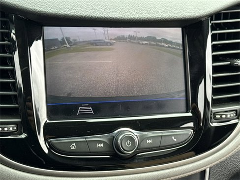 Used 2020 Chevrolet Trax LT w/ Sun & Sound Package image 20