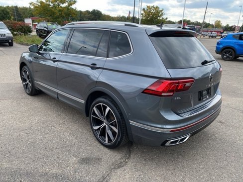 Used 2022 Volkswagen Tiguan SEL R-Line image 9