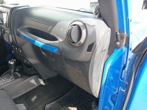 Used 2012 Jeep Wrangler Unlimited Sport image 32