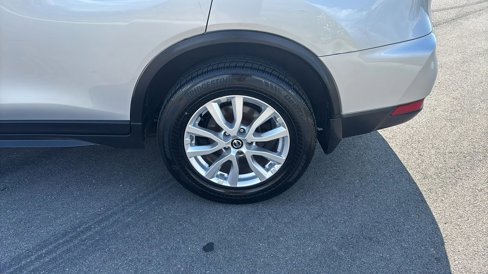 Used 2017 Nissan Rogue SV w/ SV Family Package image 13